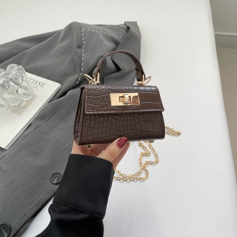 Nuova Borsa a Tracolla alla Mo - Luxury Bags Jacquemus recensione e prezzo