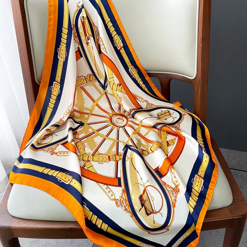Foulard Quadrato Sottile in Se - Luxury Bags Designer recensione e prezzo